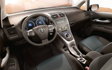 Rent Toyota Auris Hybrid Automatic 